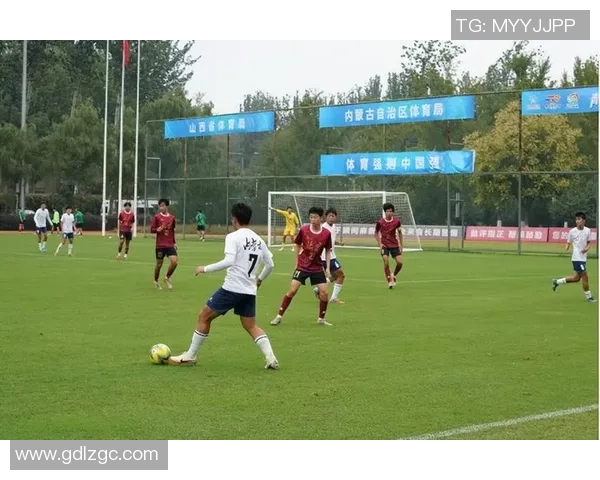 足球球星旋风少女引领绿茵场风潮梦想与努力交织成辉煌传奇